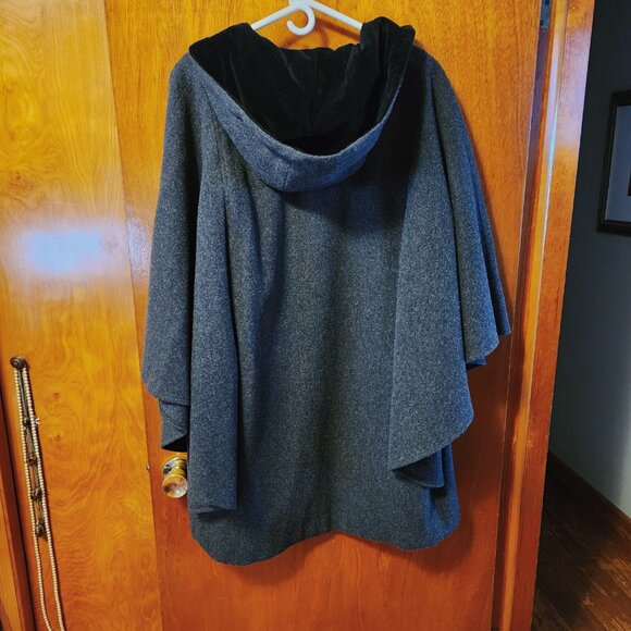 Women's Medium Worthington Gray Wool W/ Velvet Lined Hood Button Close Coat Cape - Picture 10 of 10